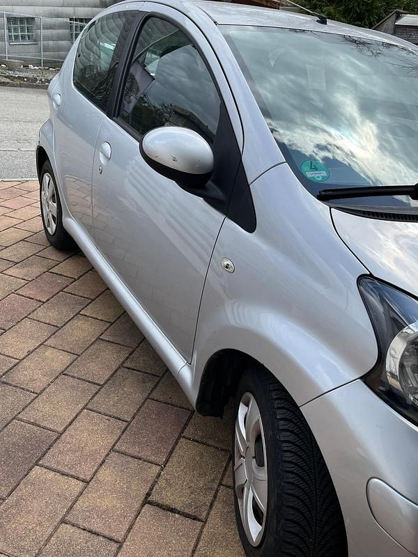 Gebraucht Toyota Aygo Basis 68 PS (50 kW) 2009 Grau Kleinwagen