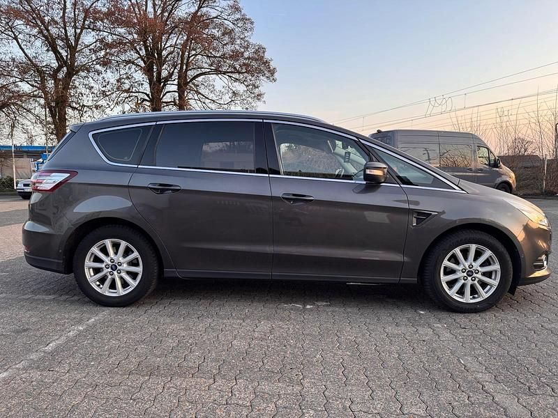 Gebraucht Ford S-MAX S 179 PS (131 kW) 2018 Grau Van / Kleinbus