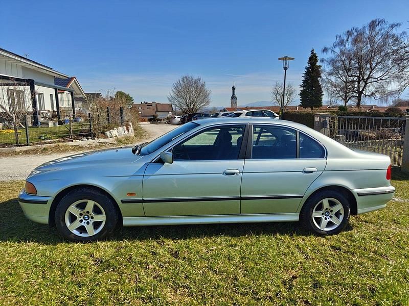 Gebraucht BMW 528 193 PS (141 kW) 1996 Silber Limousine