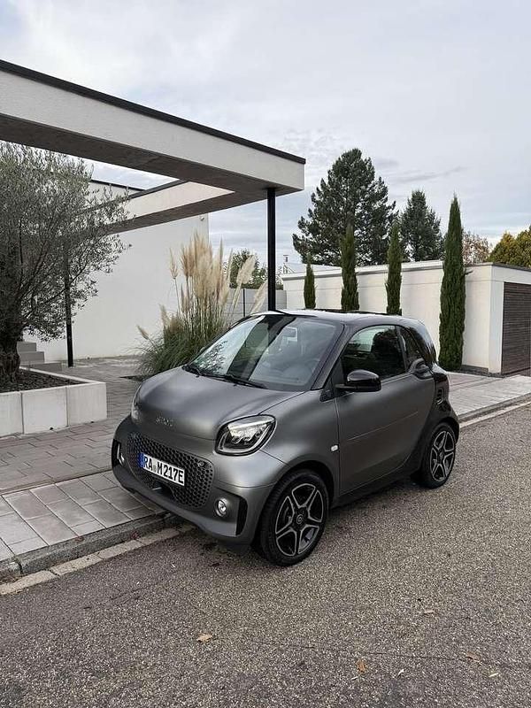 Schwarz Gebraucht 2022 Smart ForTwo Electric Drive Kleinwagen | 13.250 € (Etwas zu teuer) - Bild 1/4