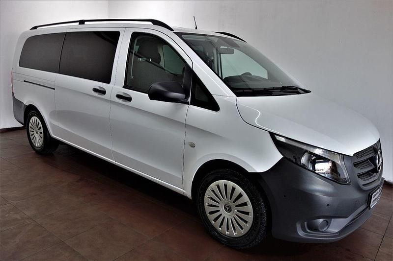 Arktikweiss Gebraucht 2023 Mercedes Vito Van / Kleinbus | 28.500 € (Fairer Preis) - Bild 1/4