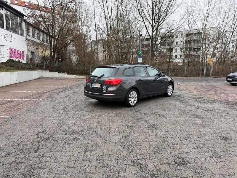 Gebraucht Opel Astra Selection 101 PS (74 kW) 2013 Grau Kombi