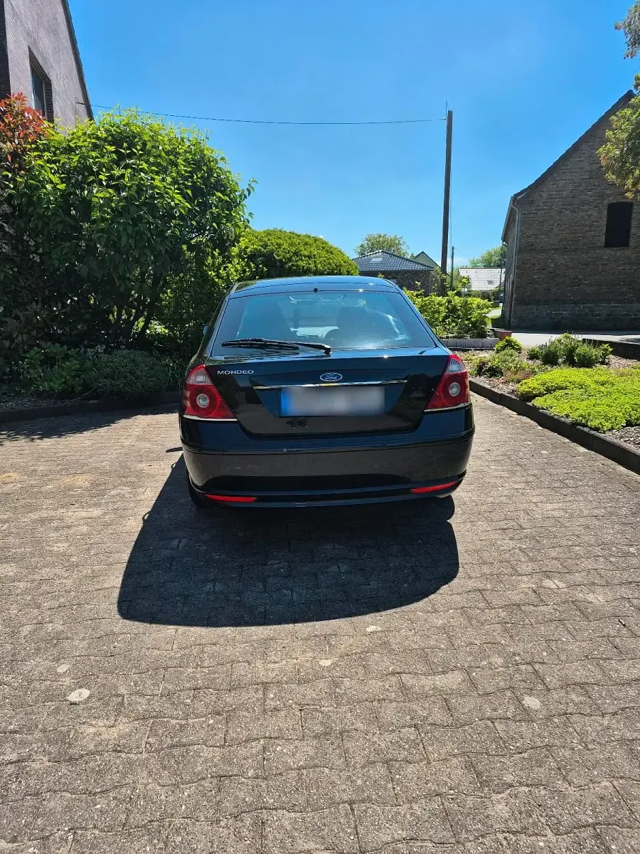 Usado Ford Mondeo 125 CV (91 kW) 2006 Negro Berlina