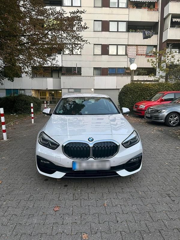 Weiß Gebraucht 2020 BMW 118 Kleinwagen | 16.500 € (Guter Preis) - Bild 1/4