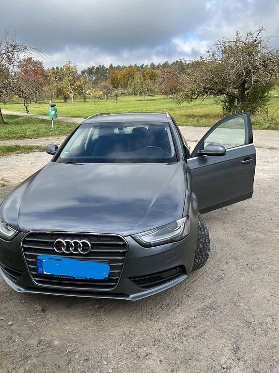 Grau Gebraucht 2012 Audi A4 Kombi | 8.600 € (Fairer Preis) - Bild 1/4