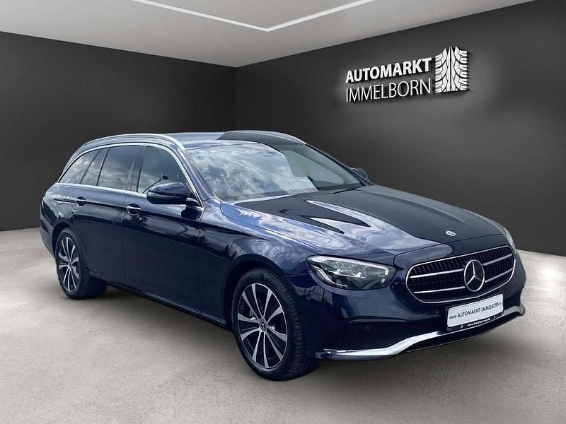 Blau Gebraucht 2022 Mercedes E300 Kombi | 24.950 € (Guter Preis) - Bild 1/4
