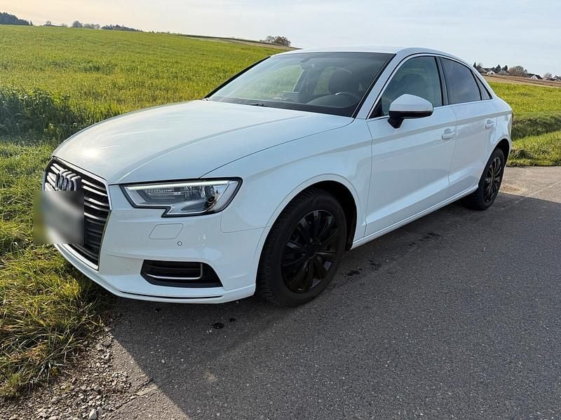 Weiß Gebraucht 2019 Audi A3 Limousine | 16.000 € (Guter Preis) - Bild 1/4