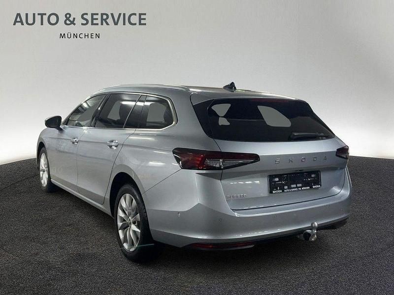 Gebraucht Skoda Superb Selection 150 PS (110 kW) 2025 Silber Kombi