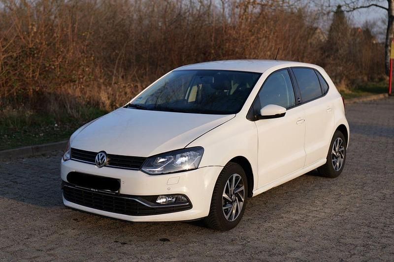 Second-hand VW Polo Sound 75 CP (55 kW) 2017 Alb Berlinǎ