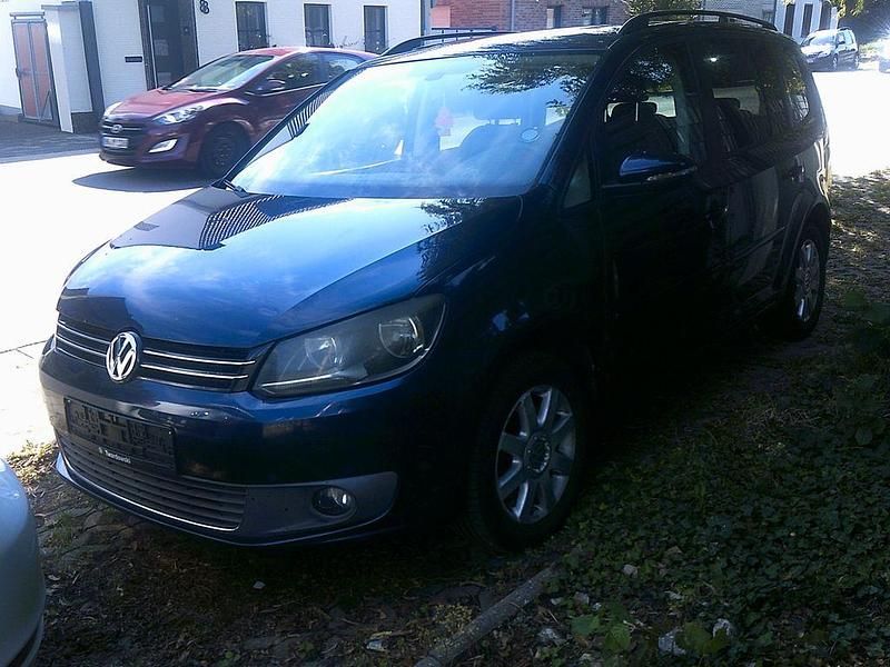 Blau Gebraucht 2010 VW Touran Comfortline Van / Kleinbus | 4.700 € (Guter Preis) - Bild 1/4