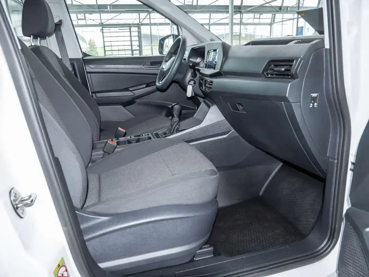Second-hand VW Caddy Maxi 102 CP (75 kW) 2022 Alb Monovolum