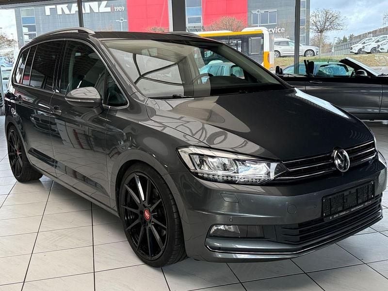 Gebraucht VW Touran Highline 150 PS (110 kW) 2019 Grau Van / Kleinbus
