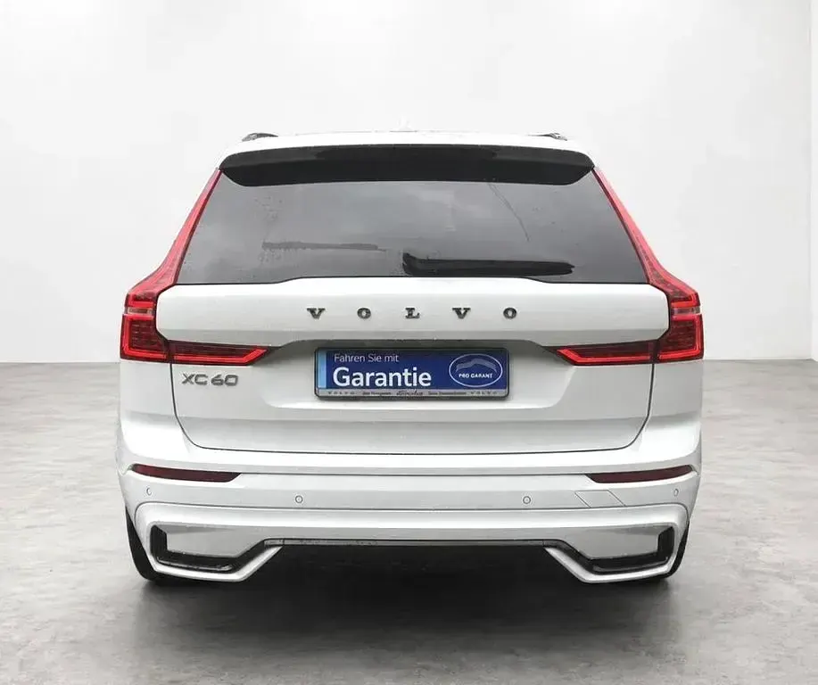 Gebraucht Volvo XC60 R-Design 235 PS (172 kW) 2021 Weiß SUV