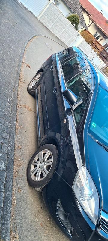 Gebraucht Opel Zafira 110 PS (80 kW) 2012 Schwarz Van / Kleinbus