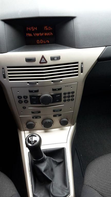 Gebraucht Opel Astra Edition 90 PS (66 kW) 2007 Silber Limousine