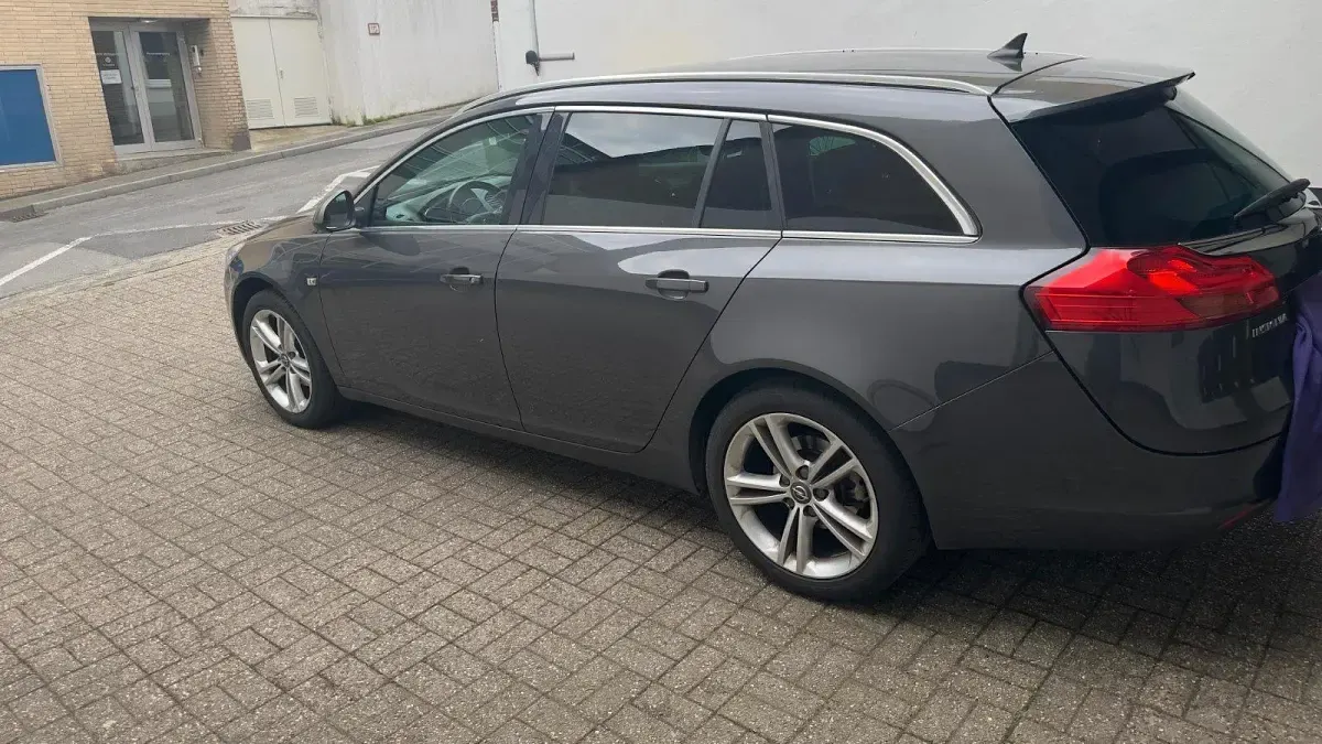 Gebraucht Opel Insignia 140 PS (102 kW) 2010 Grau Kombi