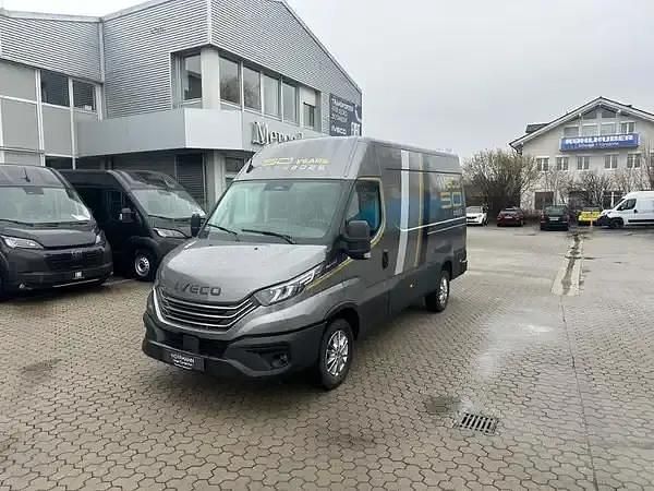 Gebraucht Iveco Daily 175 PS (128 kW) 2025 Grau dunkelgrau metalic Van / Kleinbus