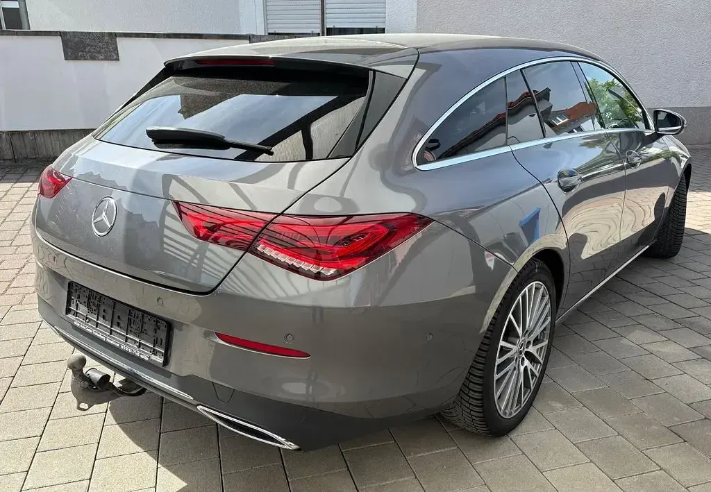 Gebraucht Mercedes CLA200 Shooting Brake 150 PS (110 kW) 2020 Grau Kombi