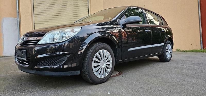 Gebraucht Opel Astra Edition 90 PS (66 kW) 2009 Schwarz Limousine