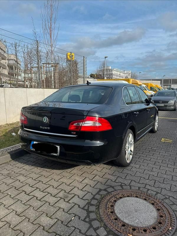 Gebraucht Skoda Superb 170 PS (125 kW) 2010 Schwarz Limousine