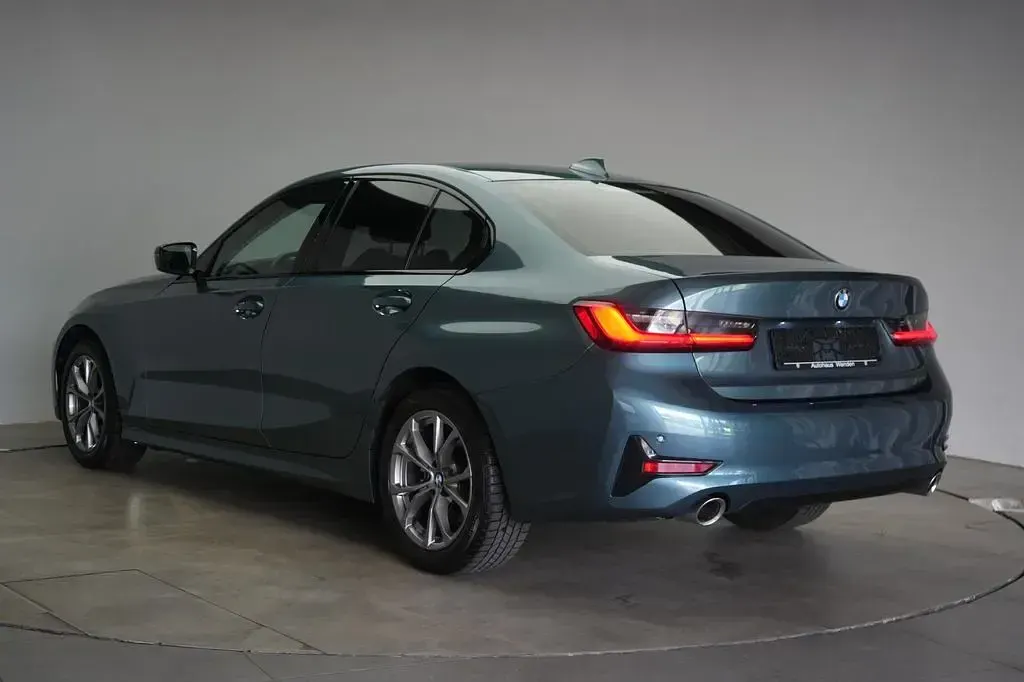 Gebraucht BMW 320 Sport Line 190 PS (139 kW) 2020 Blau Limousine