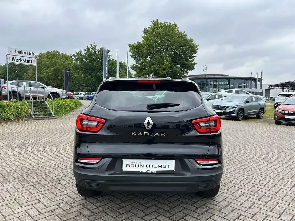 Gebraucht Renault Kadjar Zen 140 PS (102 kW) 2021 Schwarz (blackpearl schwarz) SUV