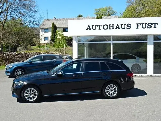 Gebraucht Mercedes 180 122 PS (89 kW) 2020 Schwarz Limousine