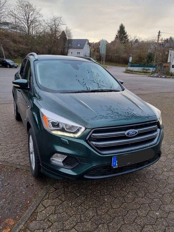 Gebraucht Ford Kuga Titanium 150 PS (110 kW) 2017 Grün SUV