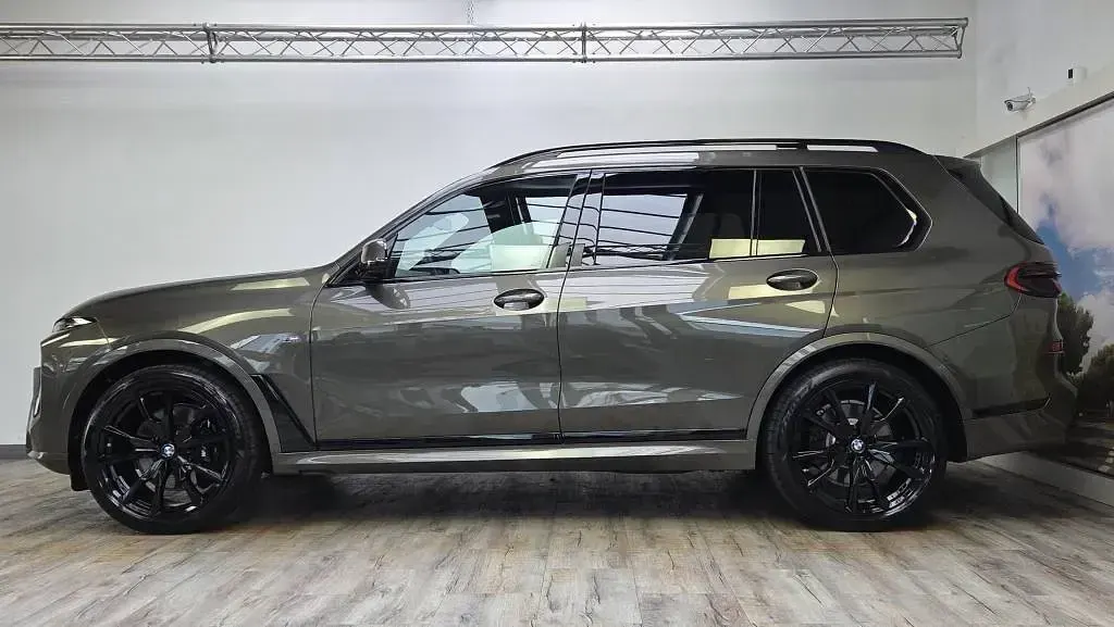 Gebraucht BMW X7 M Sport 352 PS (258 kW) 2025 (0c3d) manhatten metallic SUV