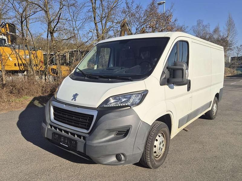Gebraucht Peugeot Boxer Comfort plus 131 PS (96 kW) 2016 Lack weiss banquise/deckende Van