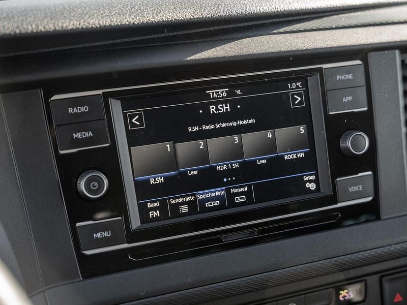 Gebraucht VW Caravelle Trendline 110 PS (80 kW) 2024 Grau Van / Kleinbus