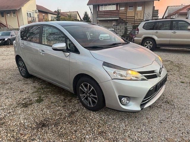 Silber Gebraucht 2015 Toyota Verso Skyview Edition Van / Kleinbus | 6.300 € (Fairer Preis) - Bild 1/4