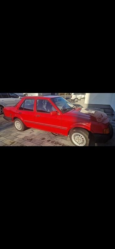 Gebraucht Ford Orion 90 PS (66 kW) 1988 Rot Limousine
