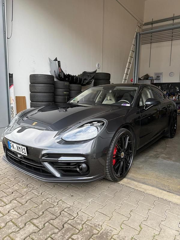 Grau Gebraucht 2017 Porsche Panamera Turbo Limousine | 64.500 € (Teuer) - Bild 1/4
