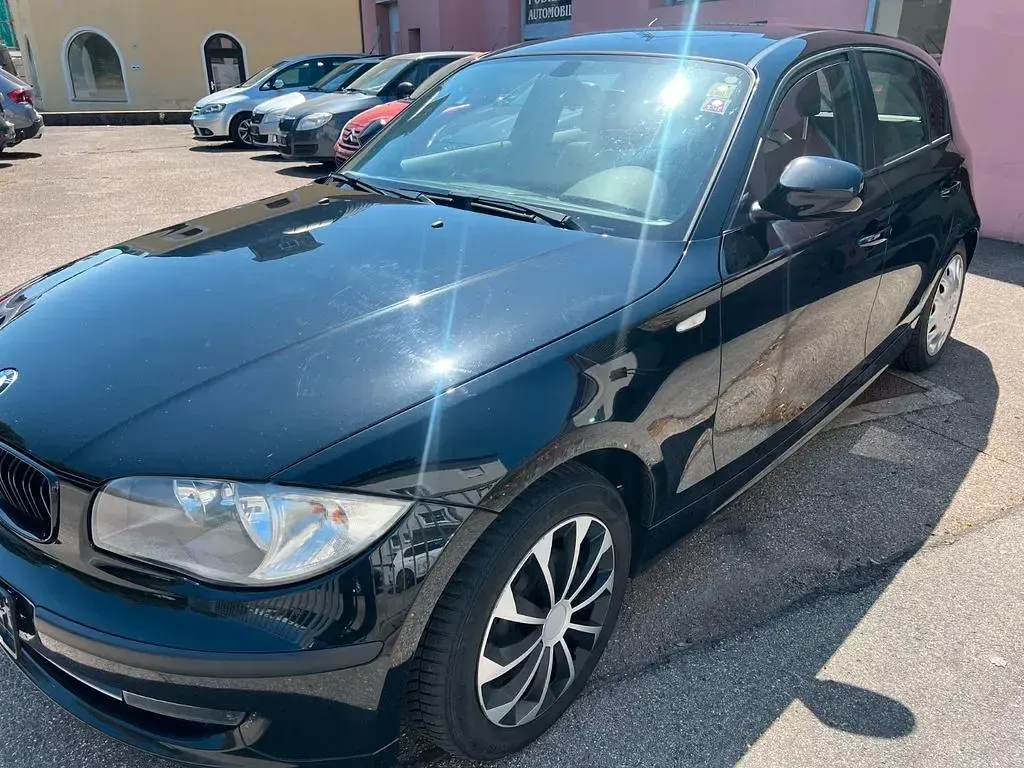 Gebraucht BMW 116 122 PS (89 kW) 2010 Schwarz Kleinwagen
