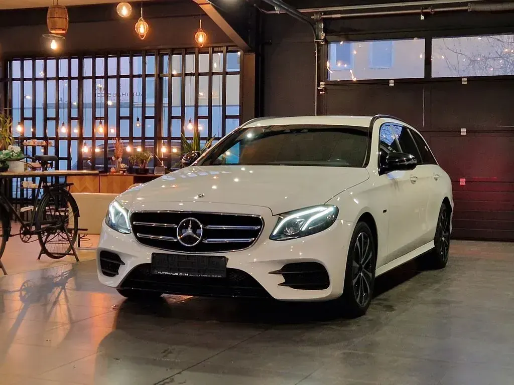 Gebraucht Mercedes E300 AMG line 306 PS (225 kW) 2020 Weiß Limousine