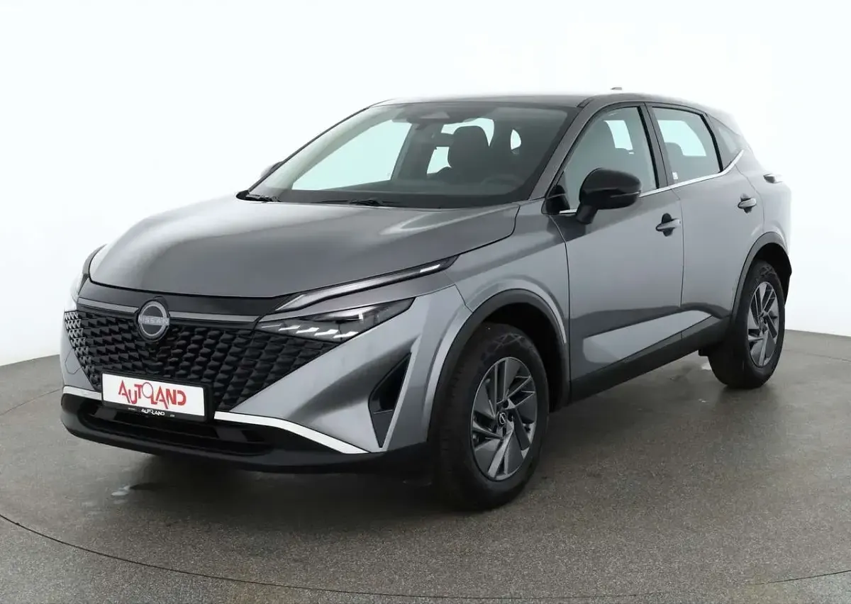 Neu Nissan Qashqai Acenta 140 PS (102 kW) 2026 Platinumsilbermet. SUV