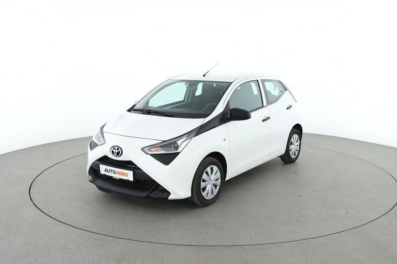 Weiß Gebraucht 2022 Toyota Aygo Business Edition Kleinwagen | 10.240 € (Superpreis) - Bild 1/4
