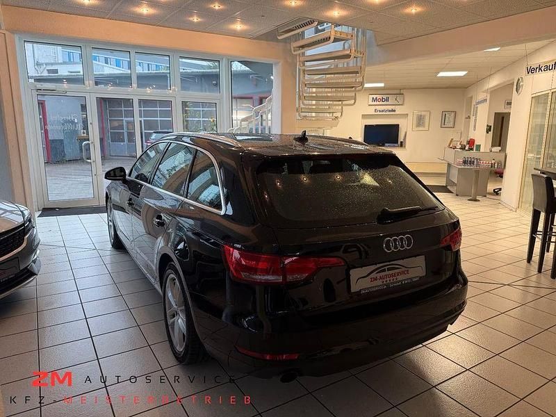 Gebraucht Audi A4 Basis 190 PS (139 kW) 2018 Schwarz Kombi