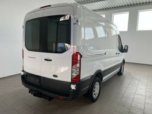 Gebraucht Ford Transit Trend 170 PS (125 kW) 2018 Frost weiß Van