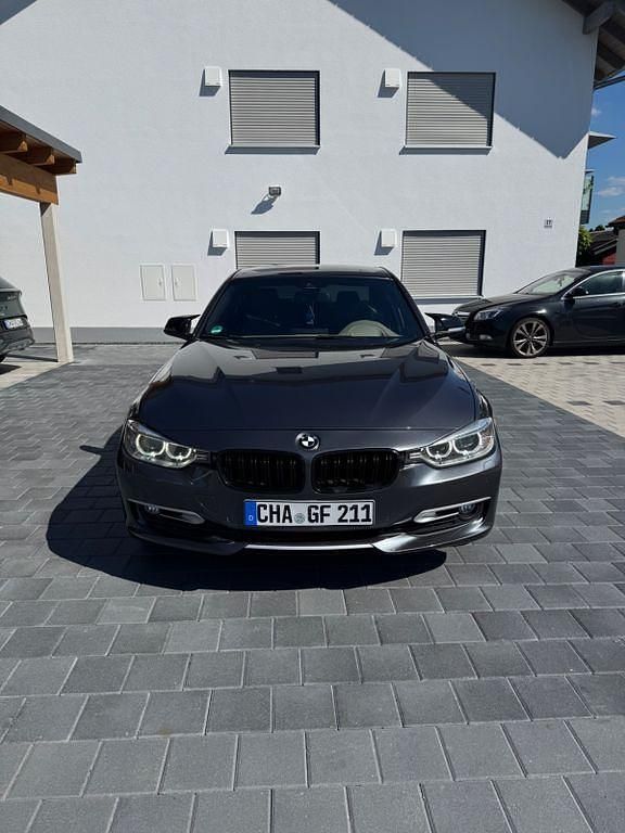 Gebraucht BMW 320 184 PS (135 kW) 2012 Grau Limousine