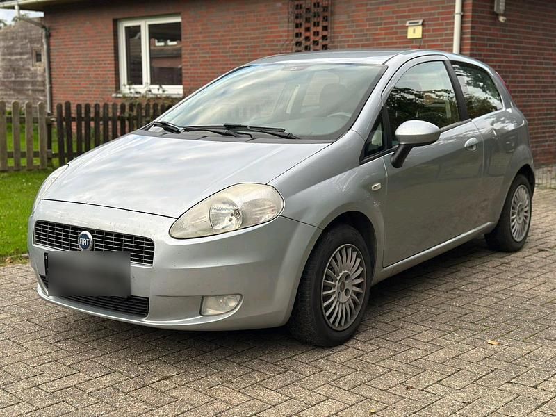 Silber Gebraucht 2006 Fiat Grande Punto Kleinwagen | 500 € (Superpreis) - Bild 1/4