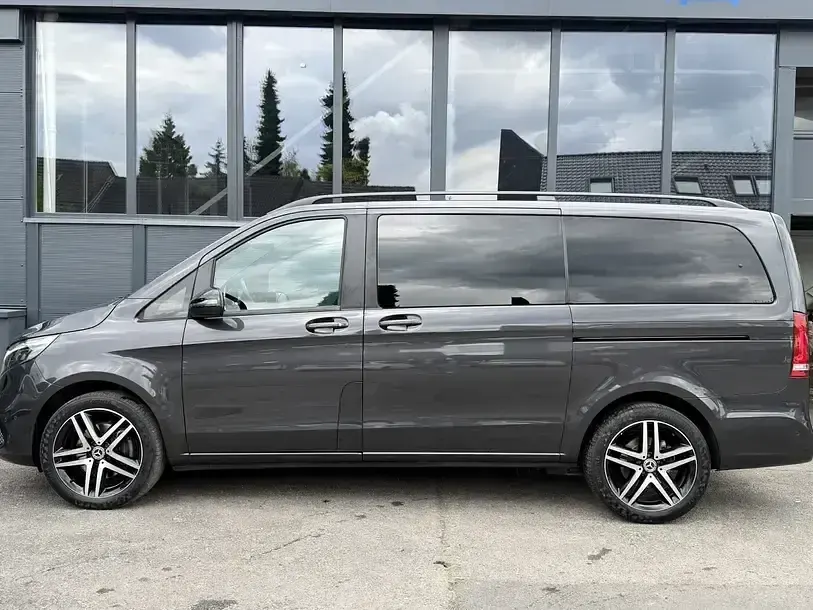 Gebraucht Mercedes V220 Edition 163 PS (119 kW) 2023 Grau Van / Kleinbus