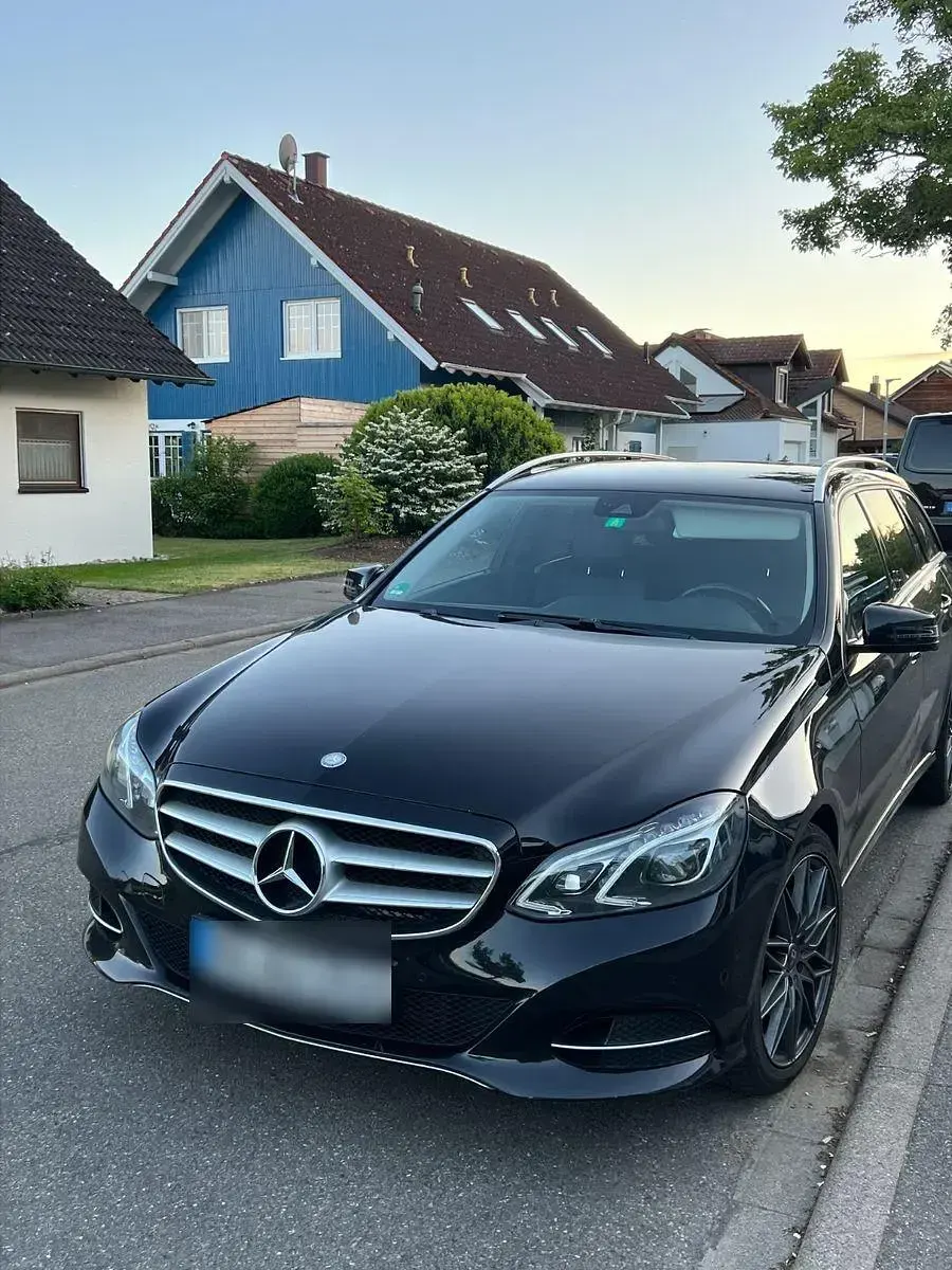 Usado Mercedes E220 Edition 170 CV (125 kW) 2014 Negro Berlina