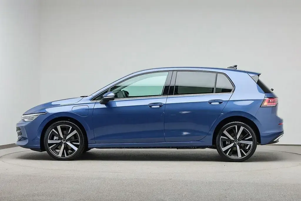 Ny VW Golf VIII Style 204 HK (150 kW) 2026 Blå Sedan