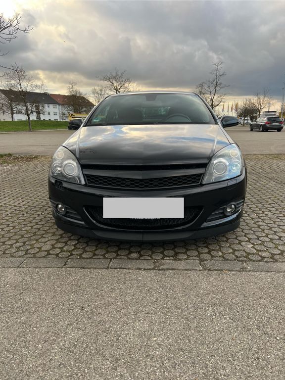 Schwarz Gebraucht 2009 Opel Astra GTC Sport Limousine | 5.700 € (Fairer Preis) - Bild 1/4