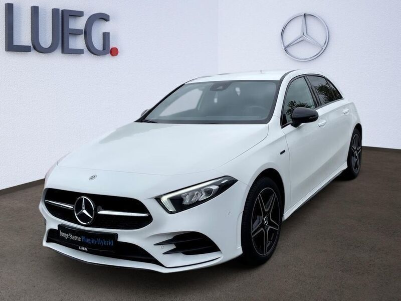 Weiß Gebraucht 2021 Mercedes A250 AMG Limousine | 24.450 € (Guter Preis) - Bild 1/4