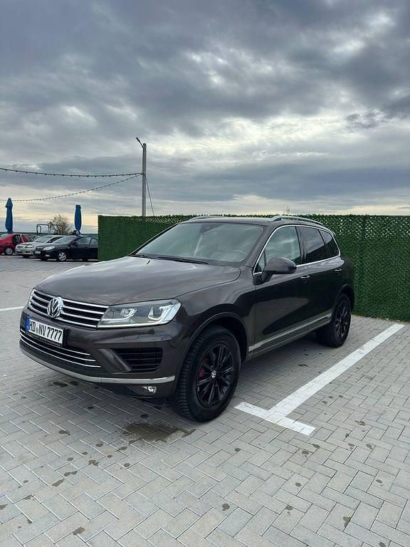 Braun Gebraucht 2016 VW Touareg SUV | 22.999 € (Fairer Preis) - Bild 1/4