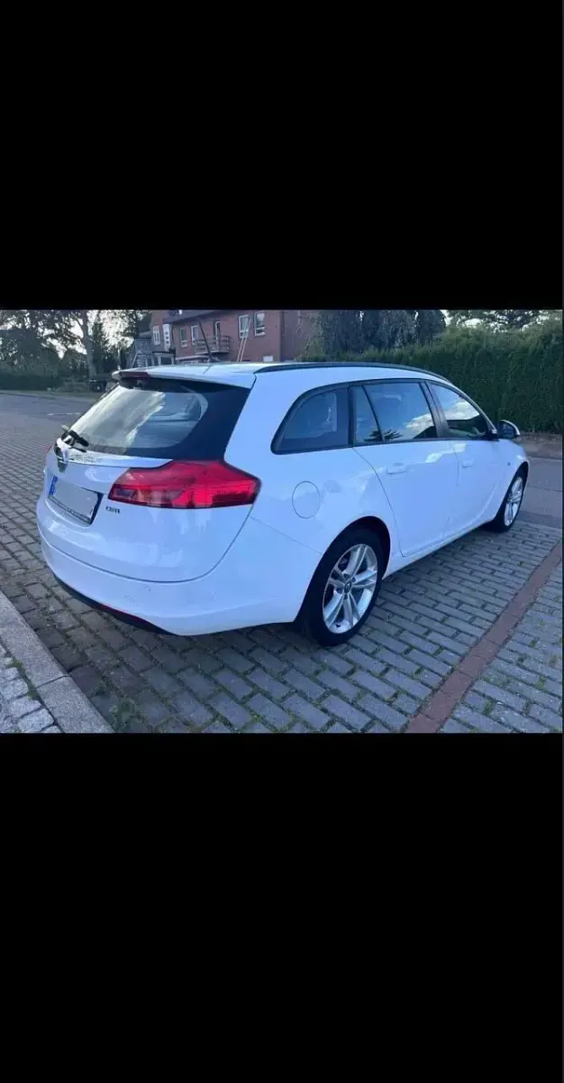 Gebraucht Opel Insignia Sport 220 PS (161 kW) 2012 Weiß Kombi