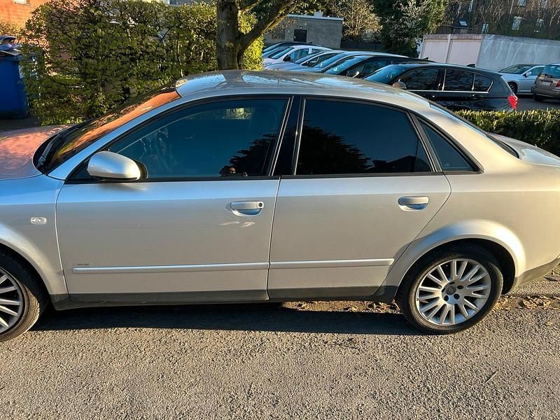 Gebraucht Audi A4 131 PS (96 kW) 2002 Silber Limousine